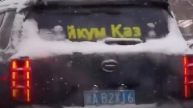 Автомобиль с китайскими номерами удивил алматинских водителей