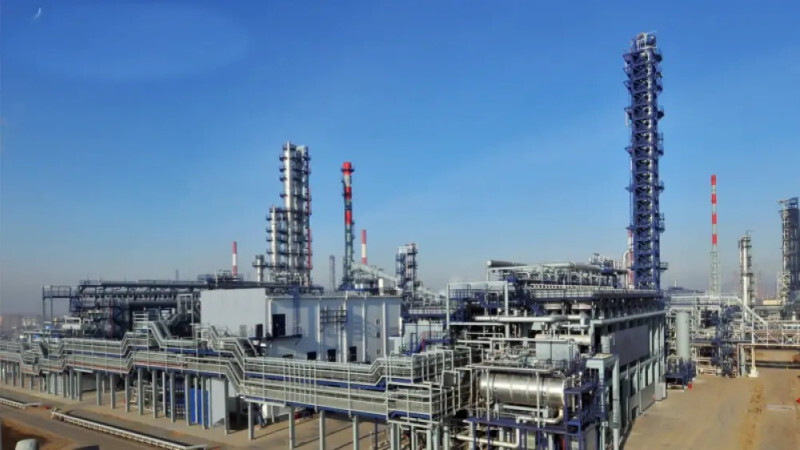 Казахстанцы жалуются на бензин - что показала проверка Павлодарского нефтехимического завода