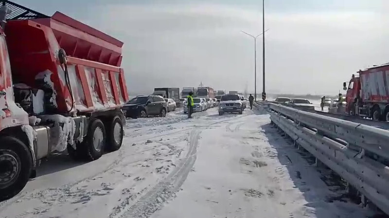 Метель заблокировала трассы в Казахстане: в снежном плену сотни авто, Аренда авто Алматы | naprokat.kz