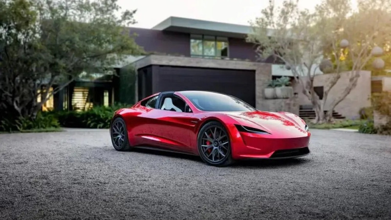 “Летающий автомобиль“ Tesla Roadster презентуют спустя почти 10 лет