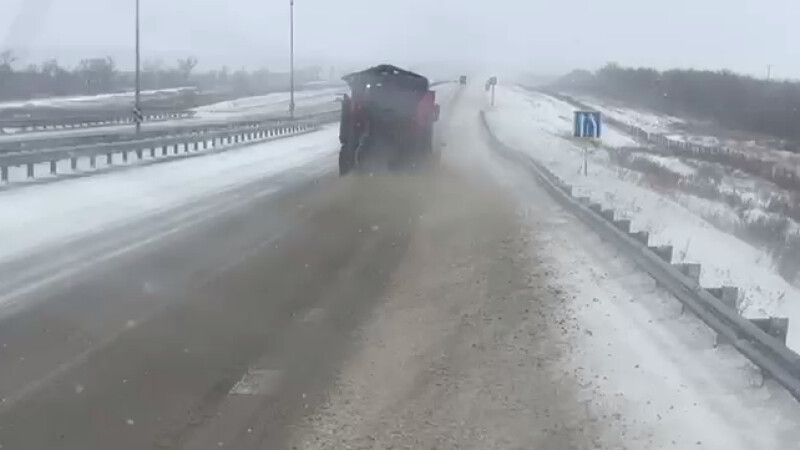 Из-за метели движение ограничили на участках автотрасс в нескольких областях