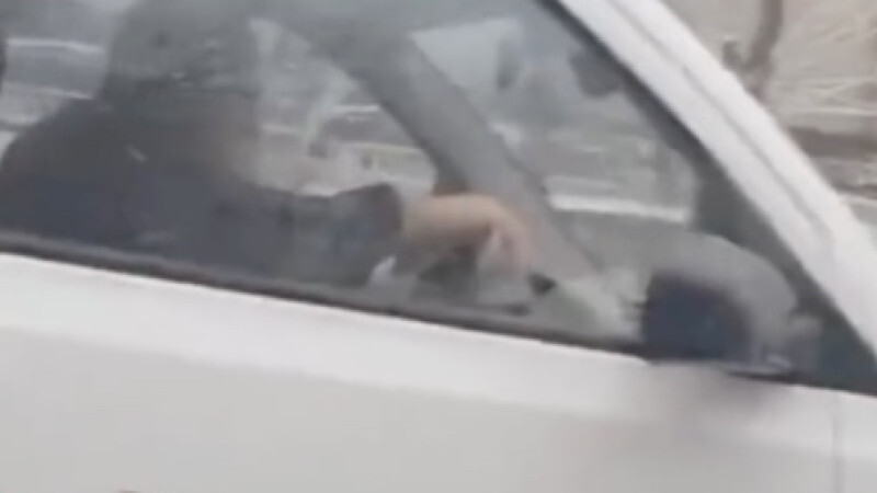 “Стоишь в пробке - плати“: странная ситуация на дороге озадачила алматинцев