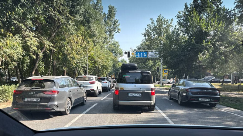 Алматы сковали сильные пробки на фоне массового отключения света, Аренда авто Алматы | naprokat.kz