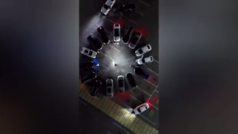 Фейерверк и "шашки" на дороге - свадебный кортеж в Караганде закончился разбором в полиции