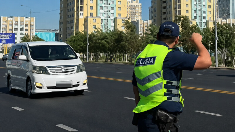 Кого везете? Ответ стоил водителю Alphard автомобиля в Туркестане, Аренда авто Алматы | naprokat.kz