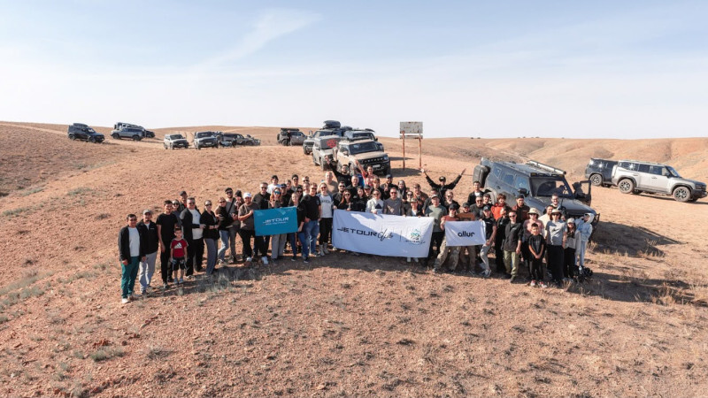 Более 800 мешков мусора собрали участники Jetour EcoCrew под Алматы и Астаной