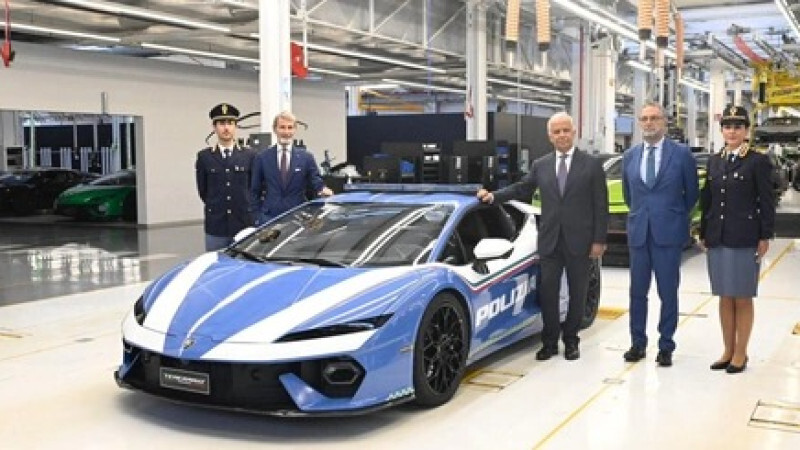 Итальянская полиция получила Lamborghini в свой автопарк, Аренда авто Алматы | naprokat.kz