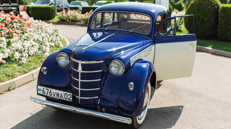 “Часть истории трёх поколений“: алматинка восстановила старинный автомобиль