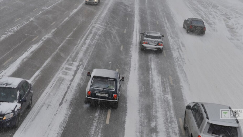 Из-за метели и снегопада ограничили движение транспорта в пяти областях