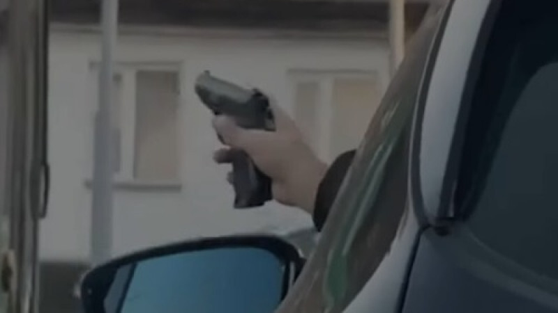 Пассажир направил игрушечный пистолет на автобус из салона авто и получил наказание в Алматы