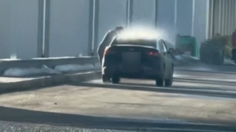 “Автомойка“ под LRT. Необычный лайфхак водителя сняли на видео в Астане, Аренда авто Алматы | naprokat.kz