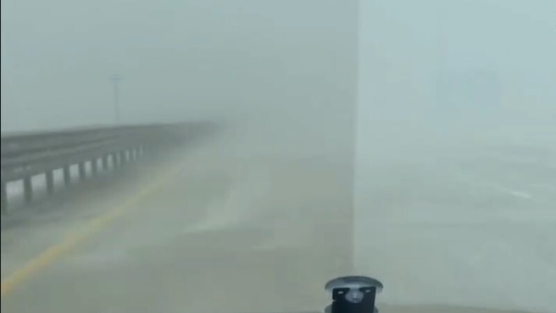 Нулевая видимость: полиция показала, что творится на трассах в Карагандинской области