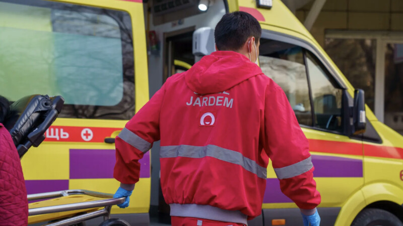 Эксперимент со скорой помощью в пробке сняли на видео в Астане, Аренда авто Алматы | naprokat.kz