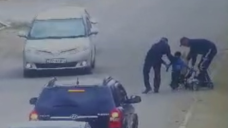 Малыши устроили гонки на дороге в Атырауской области и попались полицейским, Аренда авто Алматы | naprokat.kz